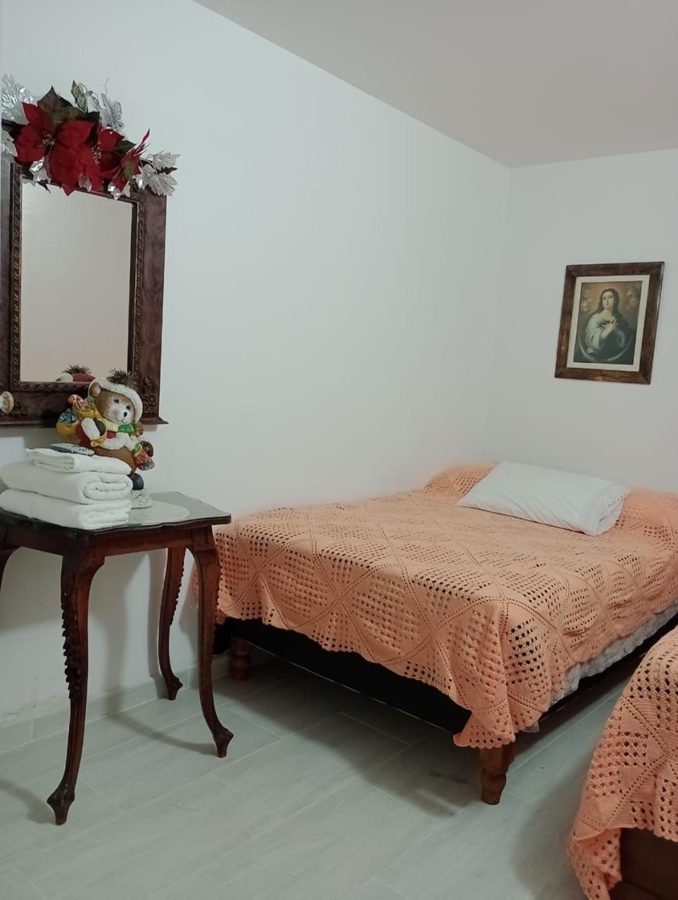Hostal Famihotel Fundadores Jardin Bagian luar foto