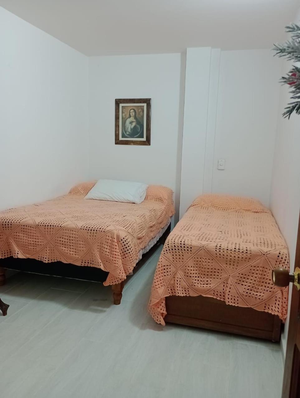 Hostal Famihotel Fundadores Jardin Bagian luar foto
