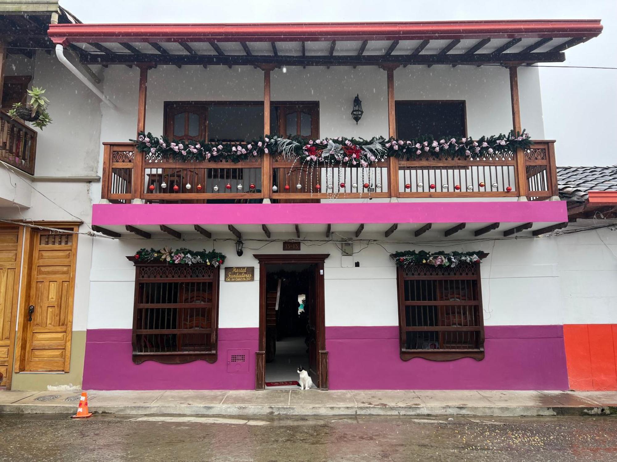 Hostal Famihotel Fundadores Jardin Bagian luar foto