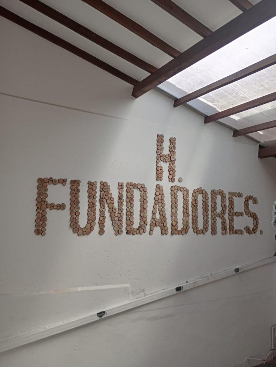 Hostal Famihotel Fundadores Jardin Bagian luar foto